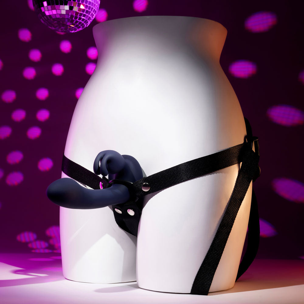 Evolved GIVING VIBES -  Vibrating Strap-On with Remote